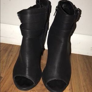 Black heeled boots